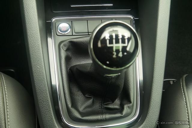 Volkswagen Sagitar 2017 1.6 L MTComfort — фото 16