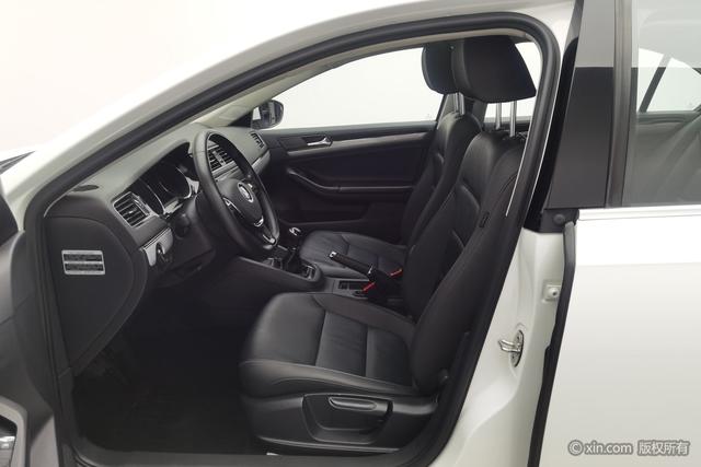 Volkswagen Sagitar 2017 1.6 L MTComfort — фото 18