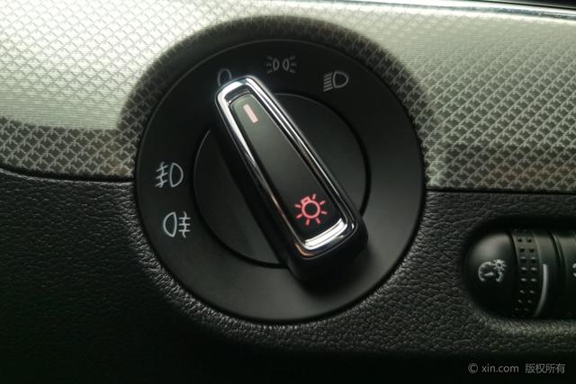 Volkswagen Sagitar 2017 1.6 L MTComfort — фото 17