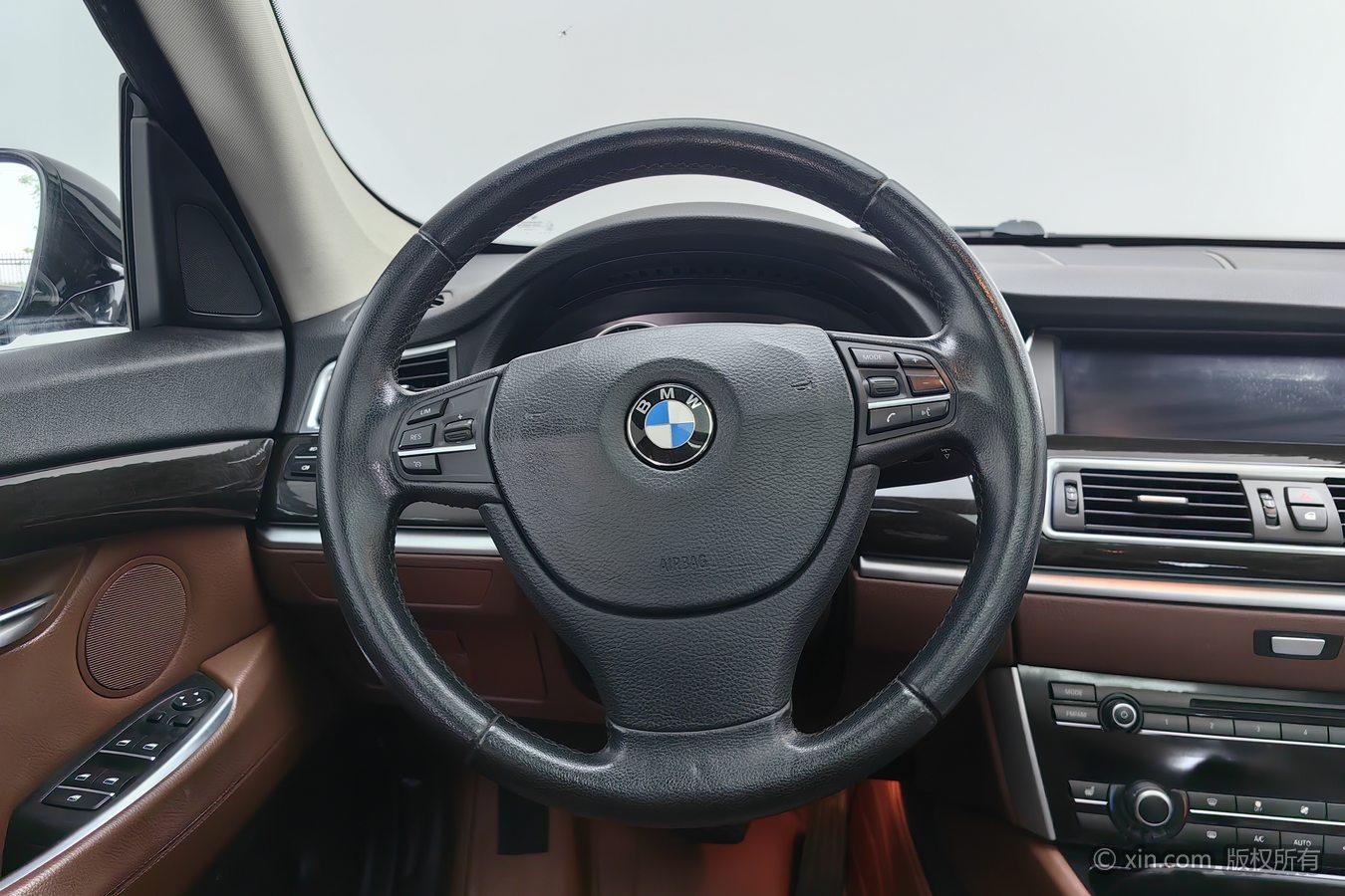 BMW 5 Series GT 2015 528i Leading