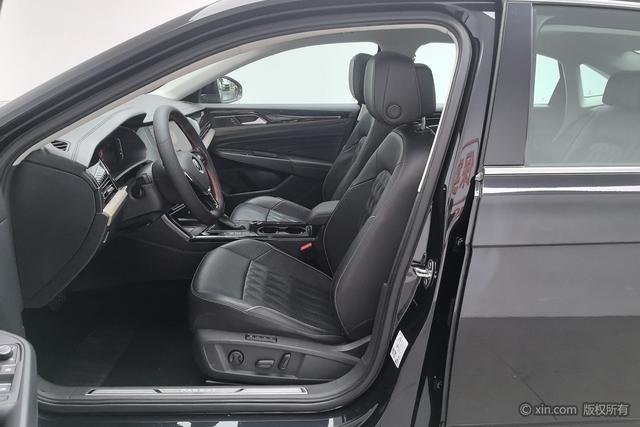 Volkswagen Passat 2021 330 TSI — фото 17