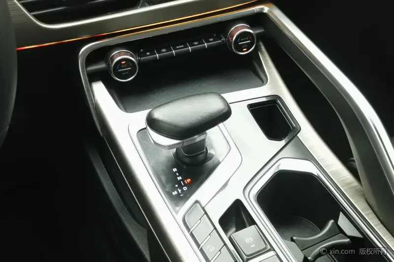 Geely Tugella (Xingyue) — фото 10