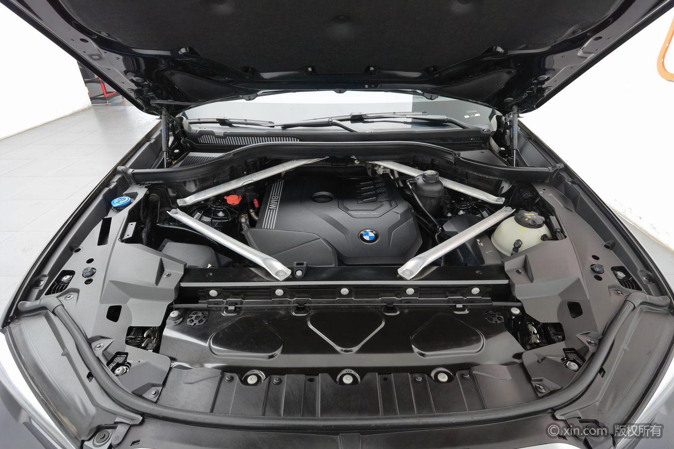 BMW X5 2022 xDrive 30Li Premium M Sport