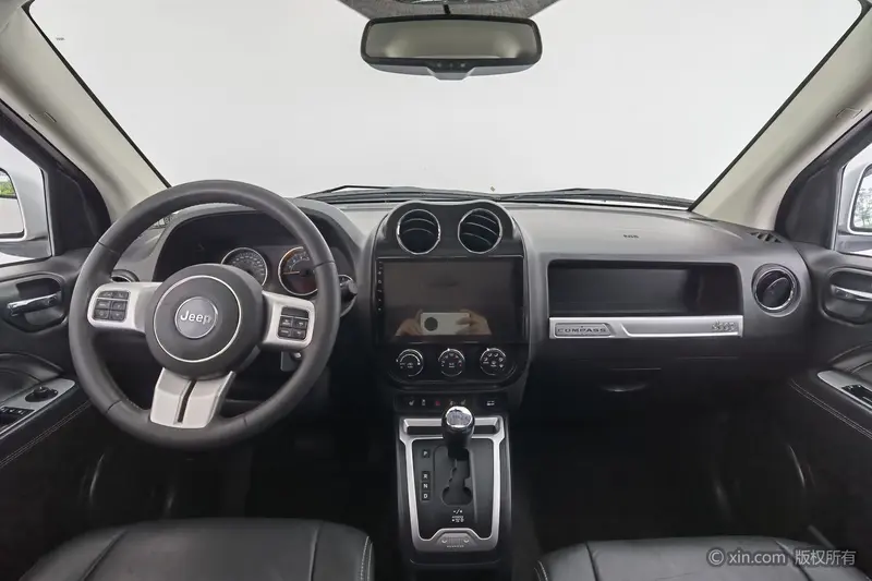 Jeep Compass — фото 8