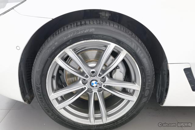 BMW 6-Series GT 2018 630i M — фото 9