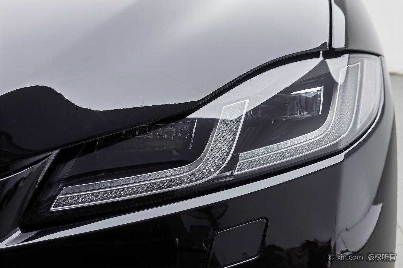 Jaguar F-Pace 2024 P250 R-Dynamic SE