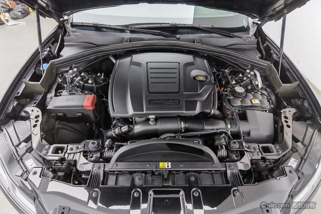 Jaguar F-Pace 2024 P250 R-Dynamic SE
