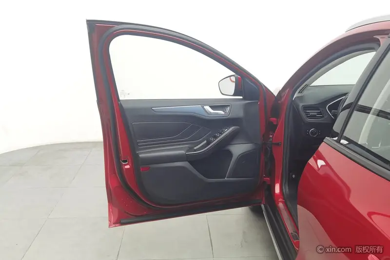 Ford Focus Active — фото 17