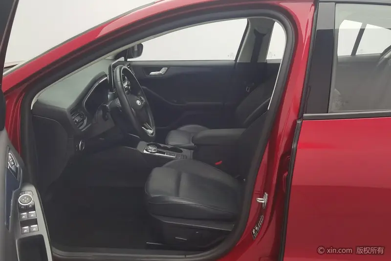 Ford Focus Active — фото 12