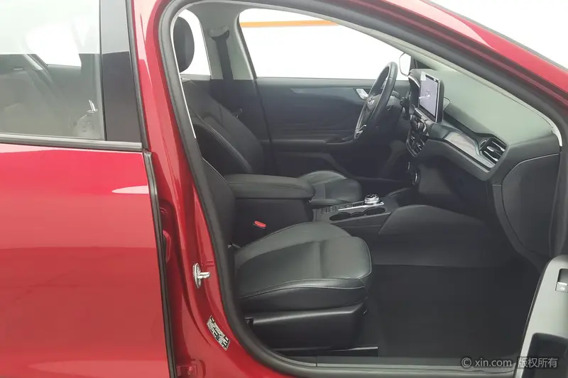 Ford Focus Active — фото 14