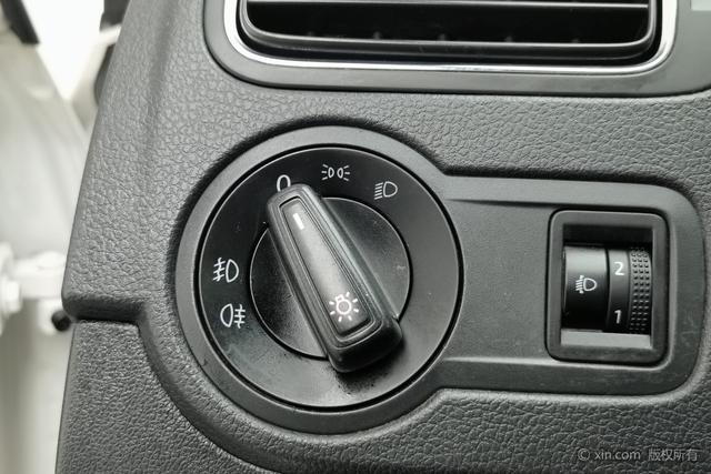 Volkswagen Polo 2016 1.6 L ATComfort — фото 17