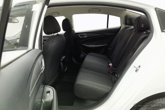 Roewe i5 2020 1.5 L MT 4 G — фото 20