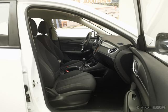 Roewe i5 2020 1.5 L MT 4 G — фото 14