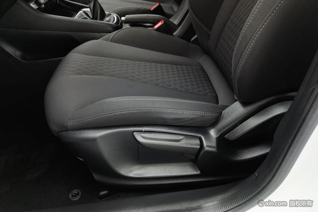 Roewe i5 2020 1.5 L MT 4 G — фото 8