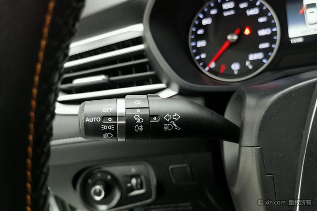 Roewe i5 2020 1.5 L MT 4 G — фото 18