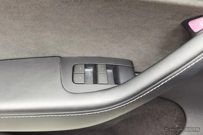 Tesla Model Y — фото 14