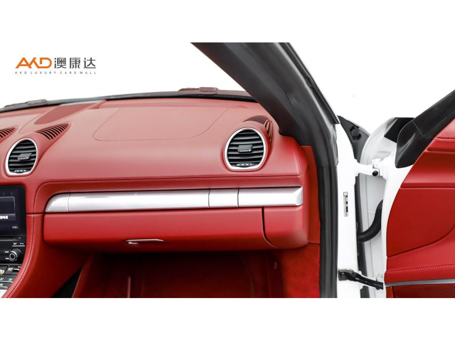 Porsche 718 2024 2.0T AT 2 мест