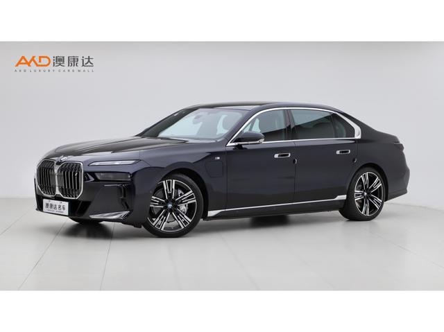 BMW i7 2023 года выпуска