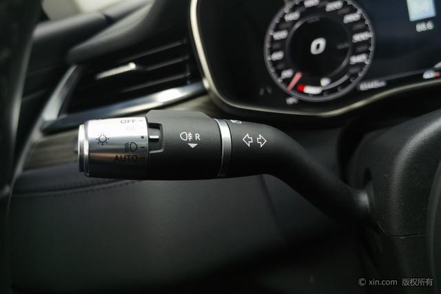 Jaguar XFL 2021 2.0 T P 200 2 WD — фото 17