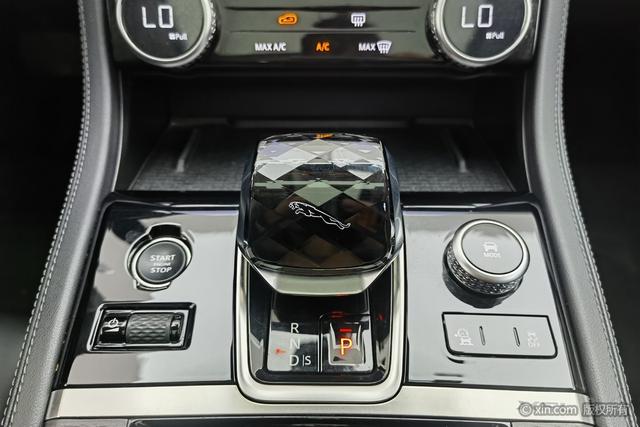 Jaguar XFL 2021 2.0 T P 200 2 WD — фото 16