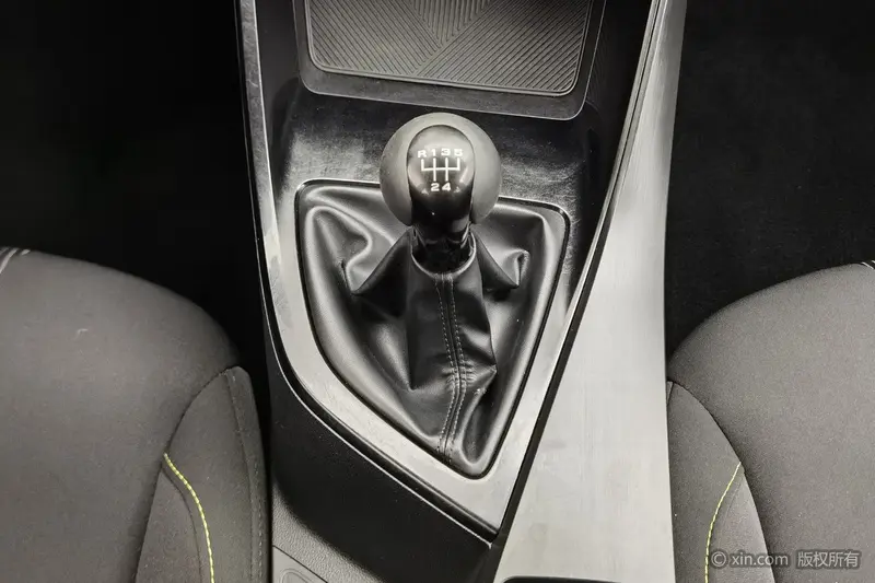 Roewe i5 — фото 10