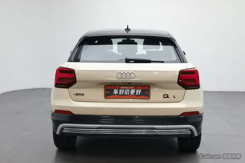 Audi Q2L e-tron — фото 3