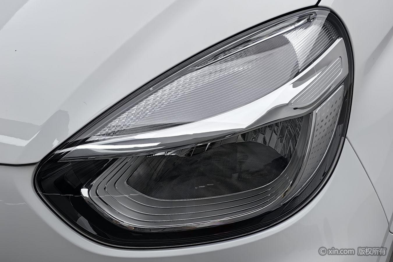 Roewe Clever 2021 302km мест