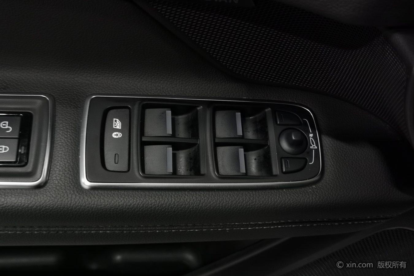 Jaguar XFL: фотография 12 из 24