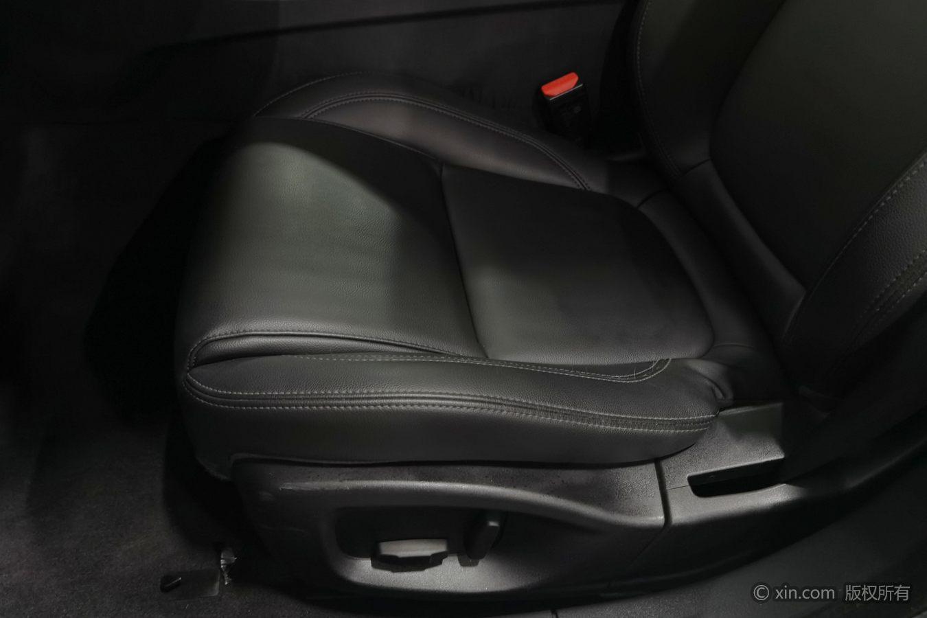 Jaguar XFL: фотография 21 из 24