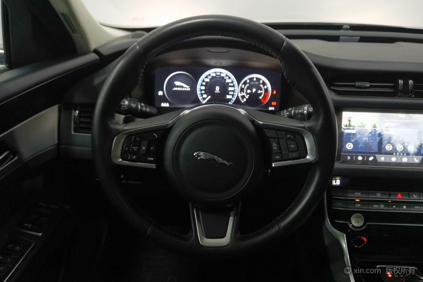 Jaguar XFL: фотография 15 из 24