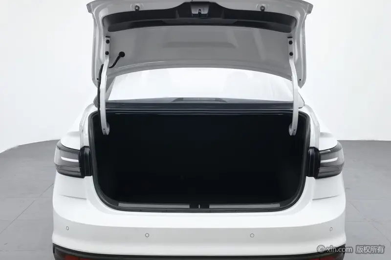 Volkswagen Lavida 1.5 L MT — фото 18