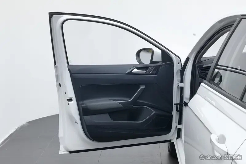 Volkswagen Lavida 1.5 L MT — фото 16