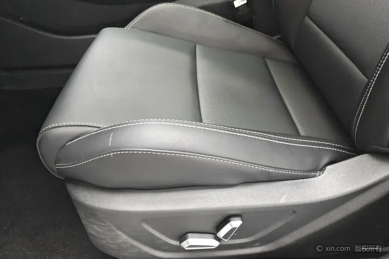 Geely Coolray (Binyue) — фото 13