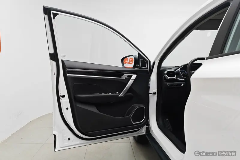 Geely Coolray (Binyue) — фото 16