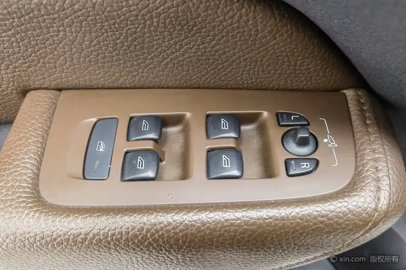 Volvo XC 60 T 5 4 WDLuxury — фото 18