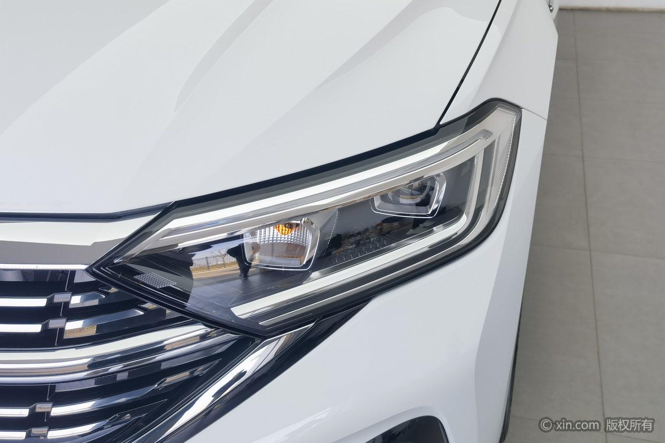 Volkswagen Sagitar 2025 300TSI DSG
