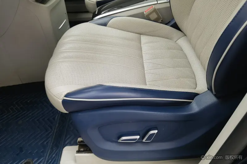 Roewe iMAX8 — фото 13