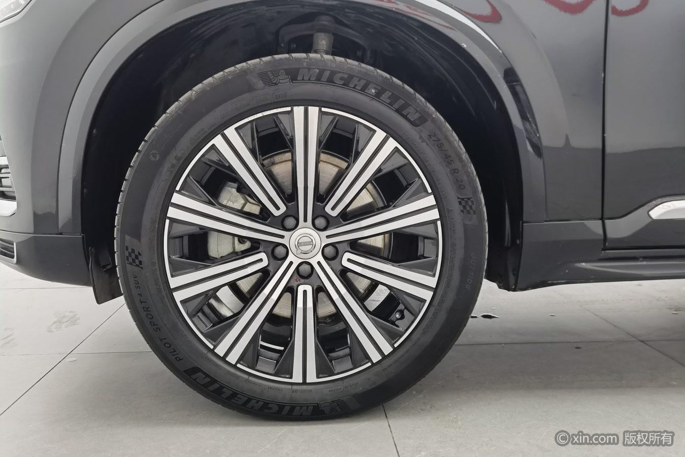 Volvo XC90 2023 B6 Luxury 7 мест