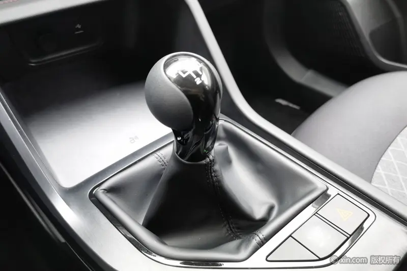 Roewe i5 — фото 10
