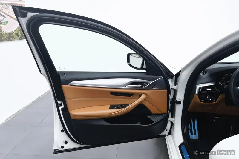 BMW 5 Series — фото 16