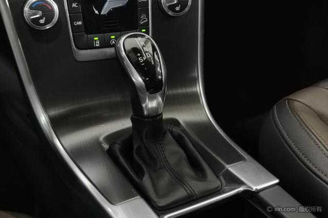 Volvo XC60 2015 T 5 AWD — фото 15