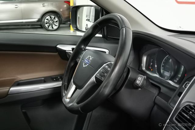 Volvo XC60 2015 T 5 AWD — фото 17