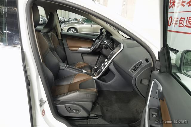 Volvo XC60 2015 T 5 AWD — фото 12