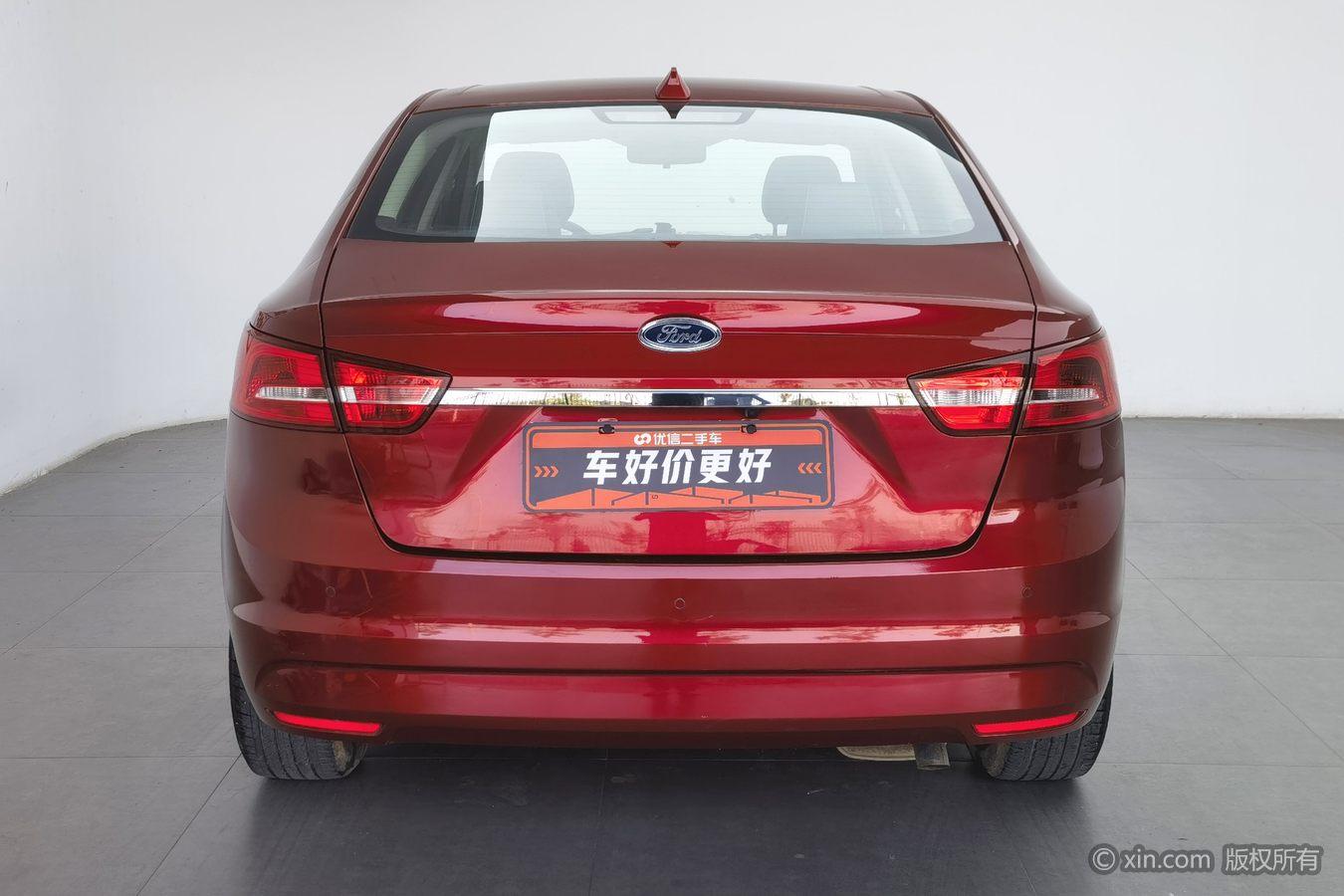 Ford Escort 2015 1.5L MT Fashion