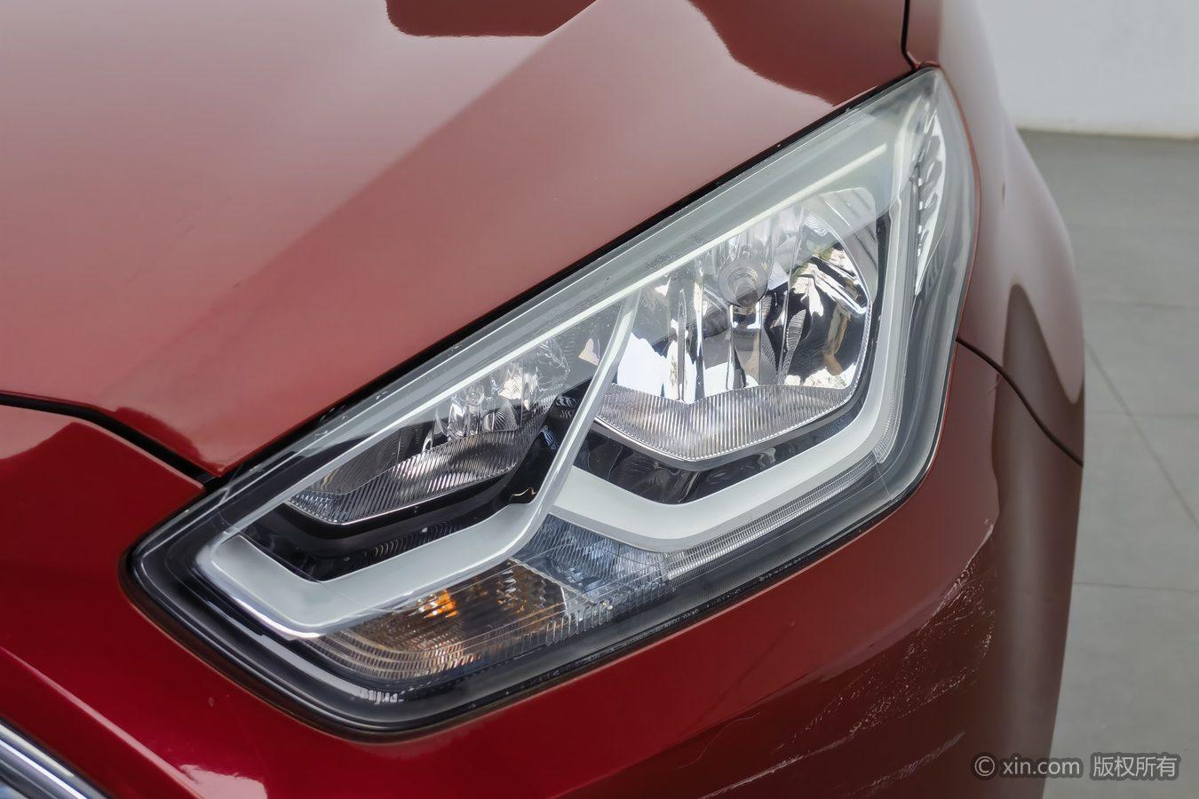 Ford Escort 2015 1.5L MT Fashion