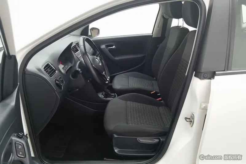 Volkswagen Polo 1.6 L AT Comfort — фото 12