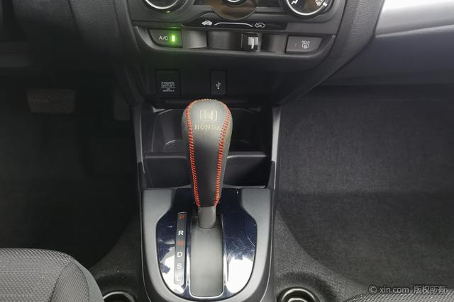 Honda Fit 2018 1.5 L CVT — фото 16