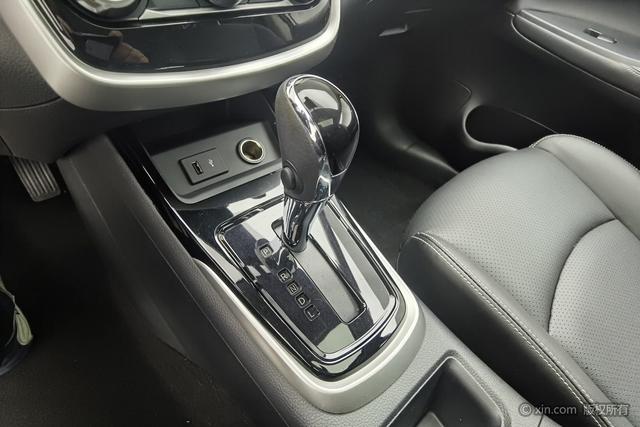 Nissan TIIDA 2024 1.6 L CVT — фото 16