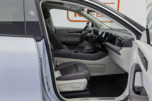 Leapmotor C11 Hybrid 2023 — фото 24