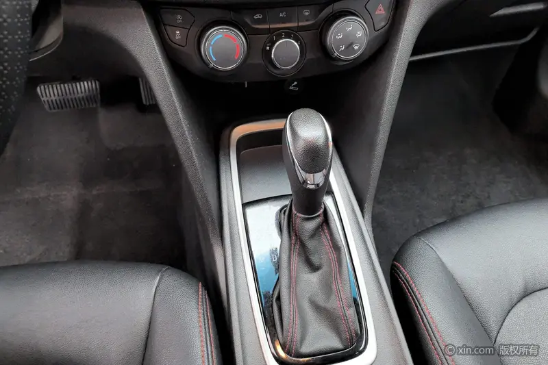 Chevrolet Monza — фото 10